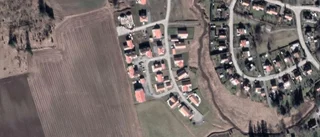 93 kvadratmeter stort hus i Grillby sålt till nya ägare
