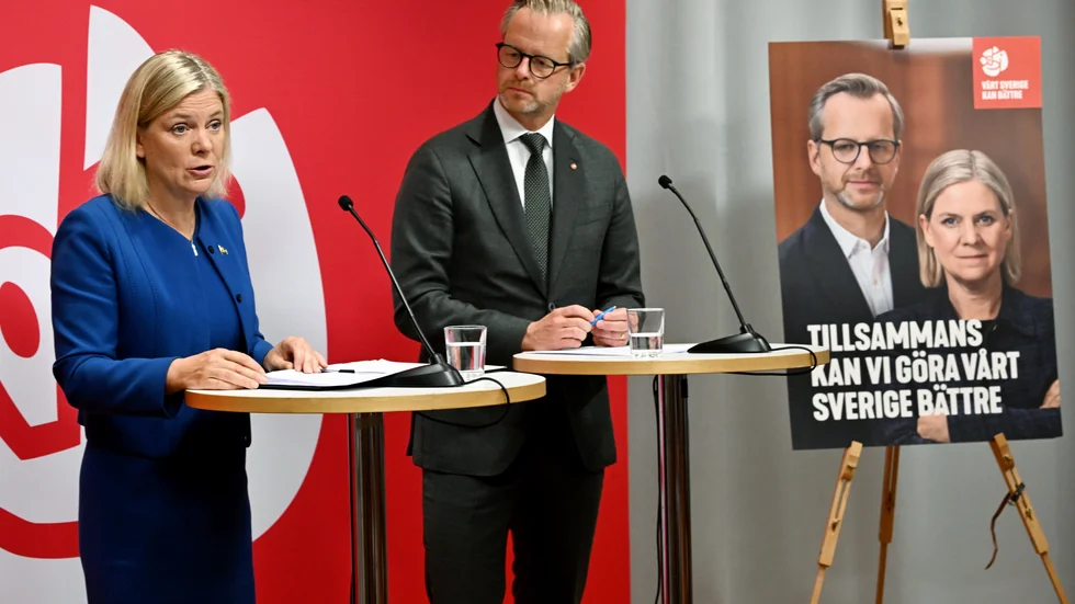 S-ledningen signalerar ödmjukhet med bara några veckor kvar till valet.