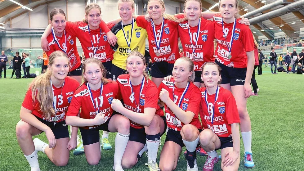 Silvertjejer. Wilja Lawton, Jennifer Hagman, Elsa Wiklund, Vera Tapper, Anna Landström, Matilda Jäderblom. Agnes Åkerman, Elin Isberg, Amelie Tapper, Ellen Ågren och Idun Alm.