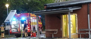 Brand i entrétak på Mosstorpsskolan utreds som mordbrand