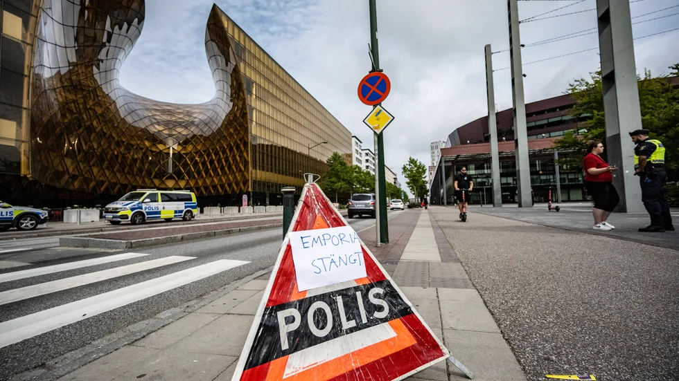 Den 19 augusti förra året mördades en 31-årig man inne i köpcentret Emporia i Malmö och samtidigt skadades en kvinna svårt. Rättegången mot en mordåtalad 16-åring har avslutats. Arkivbild.