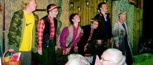 Älgaslag - teater 
på riktigt låg nivå