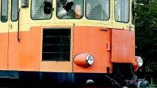 Utsatta tåg. Smalspårsföreningen har drabbats hårt av vandalisering och klotter på deras tåg. Föreningen tycker att kommunen har skuld i problemet eftersom man upplåtit en vägg i närheten av garaget för grafittimålning.Arkivbild: ANDERS STEINER