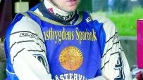 Skada stoppar Robert Lönnblom. Lagledaren Patrik Olsson hade nominerat Robert till tisdagens derby mot Luxo Stars, men han tvingas lämna återbud efter skadan ådrog sig i samband med mötet mellan Griparna och Bysarna.                                          Arkivfoto: ANDERS LILJEGREN