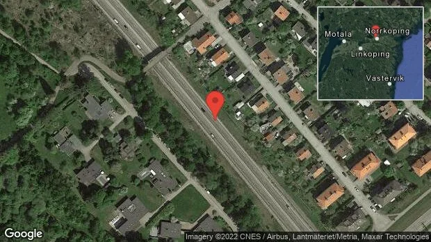 Personbil stillastående på E22