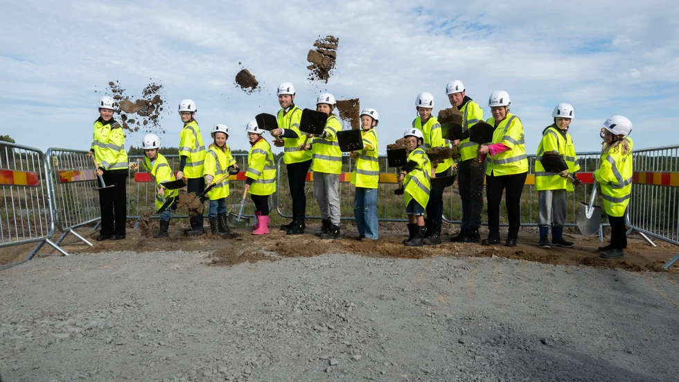 Första spadtaget är taget för H2 Green Steel. Nu gäller det för kommunen att klara utmaningarna runt bostadsbyggen, skola, omsorg och kompetensförsörjning.
