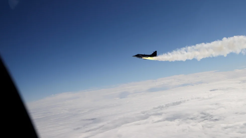 Radarjaktroboten Meteor avfyras från Gripen E på en höjd av 5 000 meter.