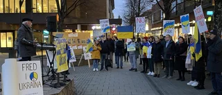 Skelleftebor tog ställning mot Putins krig – hundratals samlades på Guldtorget