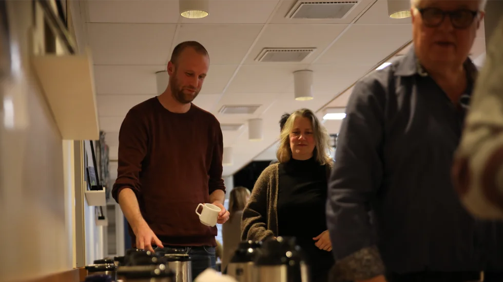 Erik Andersson (V) och Therese Görling (MP) är överens. Mer måste göras för klimatet. ”Vi har ett ansvar för att skydda den biologiska mångfalden”, säger Therese. ”Klimatfrågorna är eftersatta i Kinda”, menar Erik.