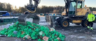 Nära hälften av soporna sorteras fel – då får du "arga lappen" på tunnan: ✓Batterier ✓Kanyler ✓Glödlampor ✓Vedklyv