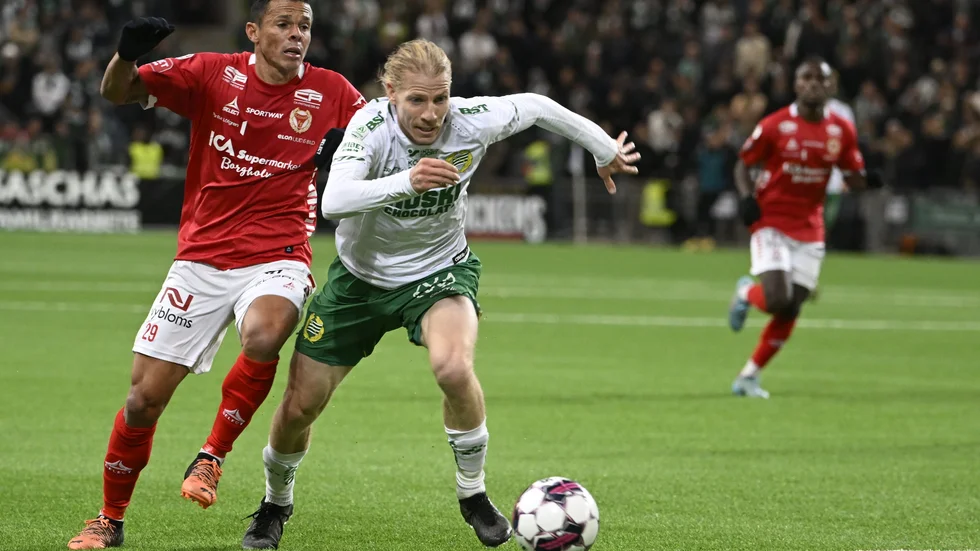 Hammarbys tvåmålsskytt Gustav Ludwigson är steget före Kalmars Romario i toppmötet i Stockholm.