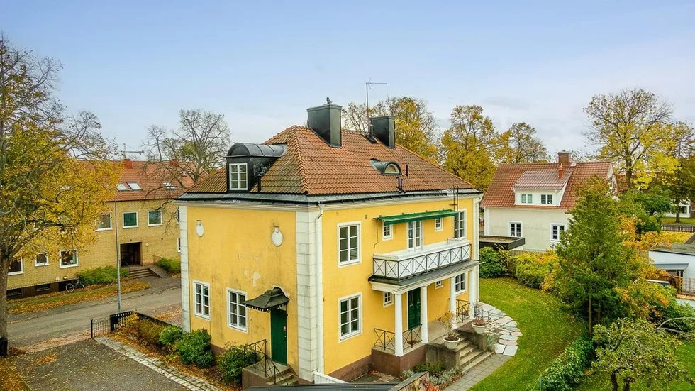 Huset på Ängalundsgatan i Västervik har lockat till många visningar på Hemnet.