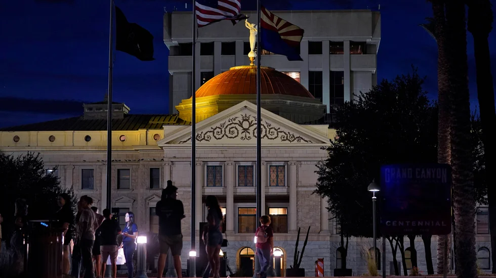 Demonstranter i Phoenix protesterar emot återinförandet av en gammal abortlag i Arizona. Arkivbild.