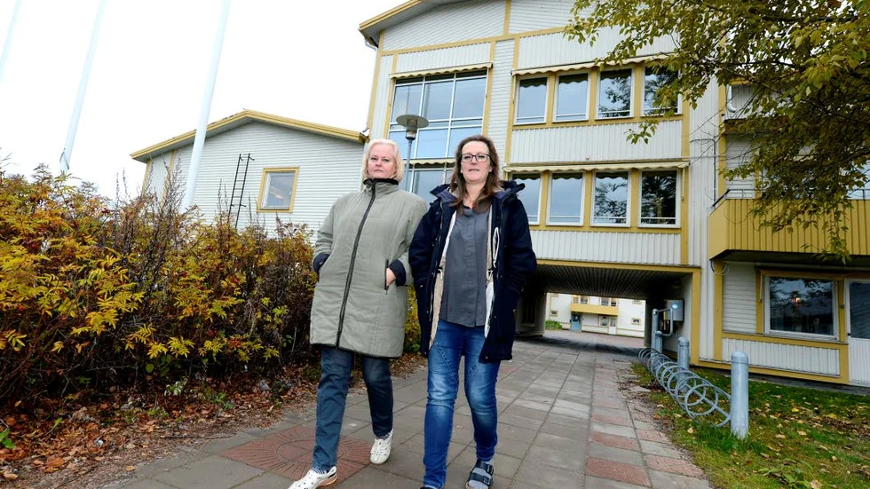 Lägger ner. Snart går arbetskamraterna Elena Ponomareva och Sylvia Karbin hem från arbetsplatsen på Softronic i företagsbyn i Överkalix för sista gången.