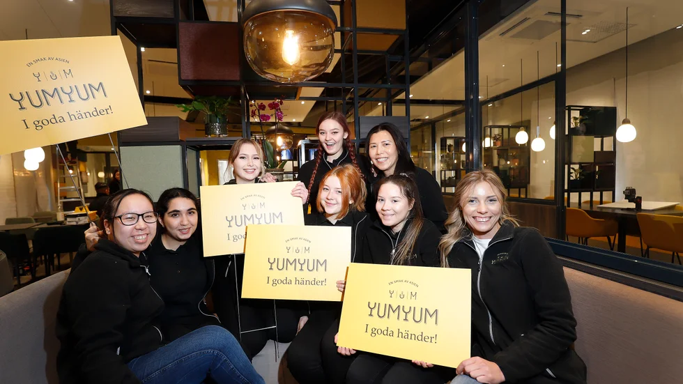 På fredag öppnar YumYums nya restaurang i Eskilstuna. Den nyrekryterade personalen är taggade inför premiären.