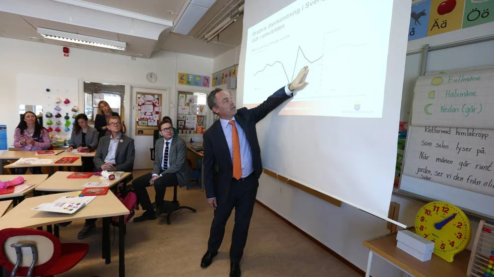 Jan Björklund (FP) gästade skolan i byn Alvik utanför Luleå.