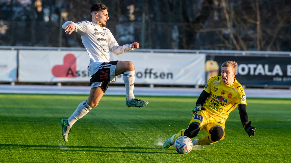 Youssef Khaled hade ett fint läge i början på matchen och försökte hota i djupled. Istället blev det mål åt andra hållet lite senare.