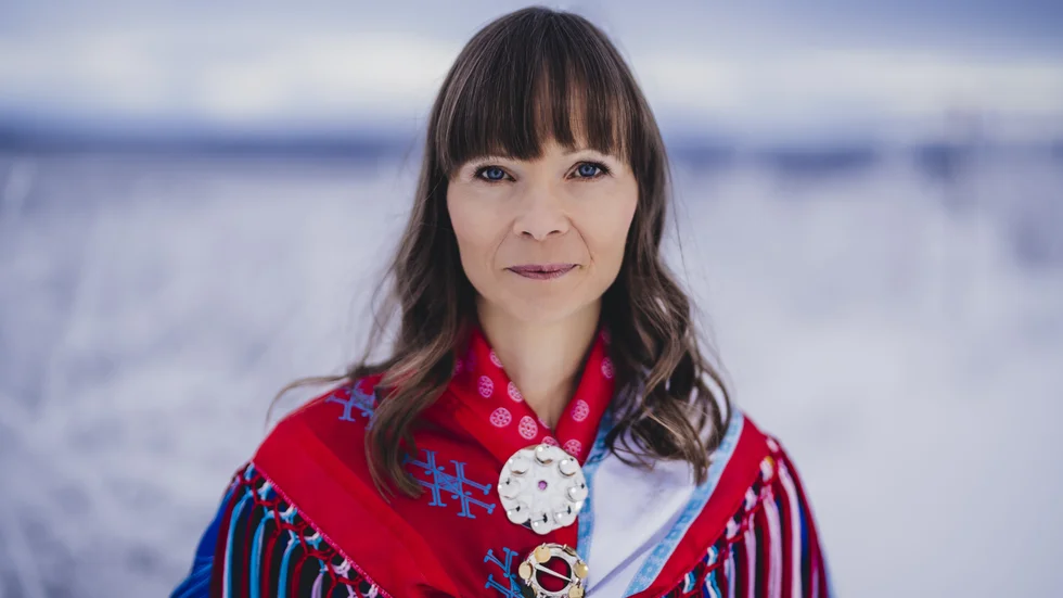 Ann-Helén Laestadius är författare och journalist. Hon är uppvuxen i Kiruna och har sina samiska rötter i Nedre Soppero.