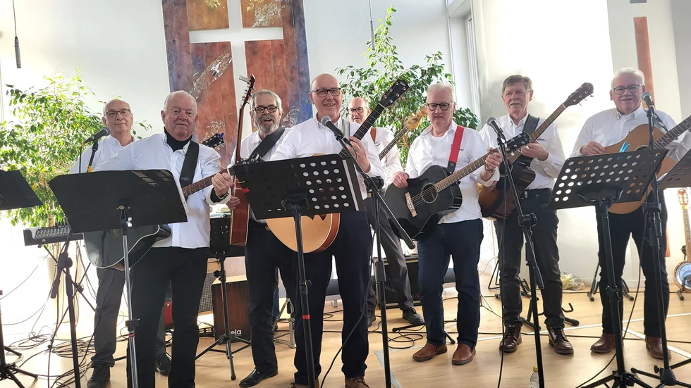 Gitarrorkestern från Åtvidaberg, gjorde succé hos SPF Seniorerna i Finspång.