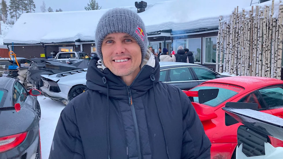 Jon Olsson har haft en trevlig om än bitvis kall resa under färden i norra Norrland." När det är 25 grader minus ute är det lika kallt i en av porscharna."