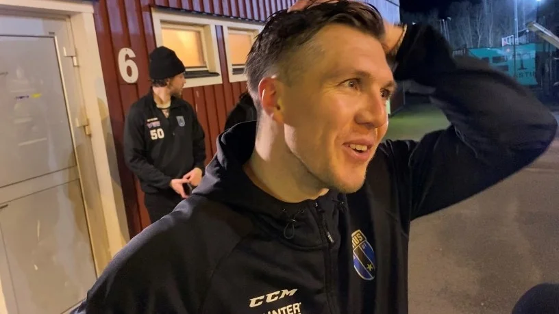 Ted Bergström Heramb spelade i IFK Motala för snart 15 år sedan. Nu fick han komma tillbaka som vinnare i den första åttondelsfinalen mot IFK och intervjuades efteråt av Jens Bollius.