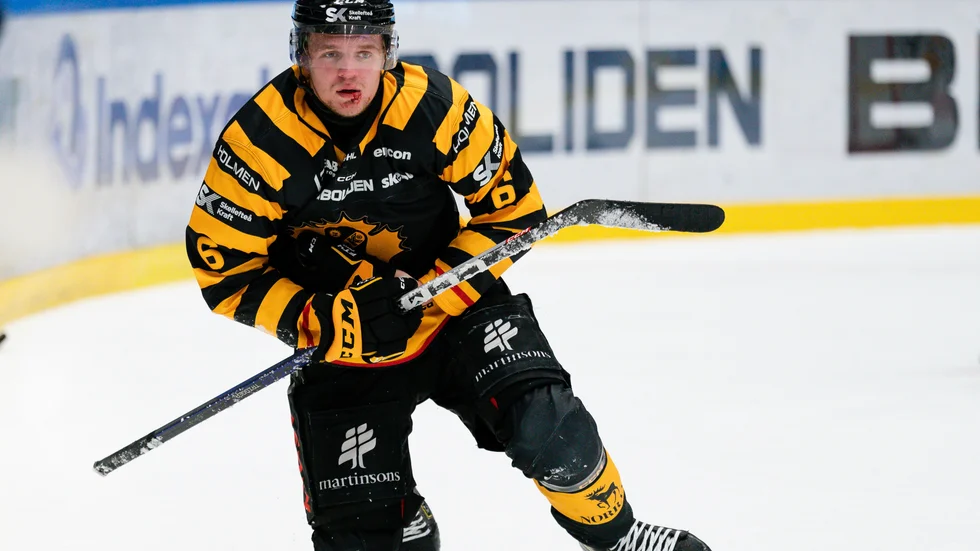 Skellefteås Måns Forsfjäll prickade in ledningspuckern i den tidiga seriefinalen mot Växjö. 