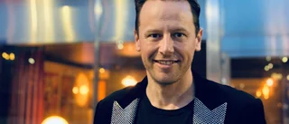 Nu följer Carl Tillenius upp sin enorma publiksuccé med ny show: ✓3D-glasögon ✓ Feel good-humor ✓ Sålde ut direkt