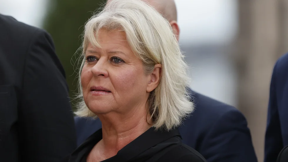 Förhoppningsvis kan socialtjänstminister Camilla Waltersson Grönvall (M) skapa den socionomutbildning som behövs.