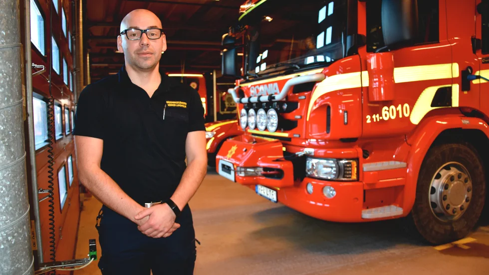 "Jag har provat allt från räddningspersonal i beredskap (rib), brandinspektör och nu räddningschef. Det känns väldigt bra, det här är ju ingenting som "fallit ned i huvudet" på mig, jag har haft den här ambitionen" säger Verner Lundholm.