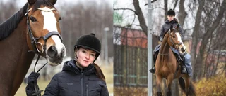 Ryttaren Jenny Enbom vill att bilförare visar respekt: "Inte bara för hästen och för mig som ryttare det blir livsfarligt"