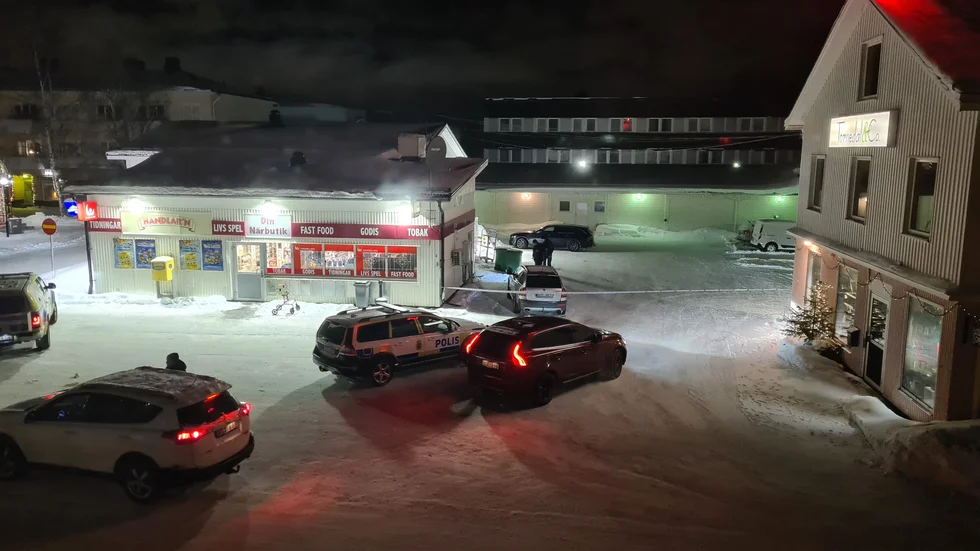 Kort efter det att rånaren lämnat butiken var polisen på plats.