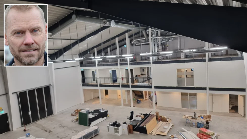 Kommunen kovänder och godkänner att alla spelar padel i den nya hallen, trots villkoret vid byggstart om att ha enbart företagskunder. Ägaren Fredrik Tenelius vill inte kommentera.