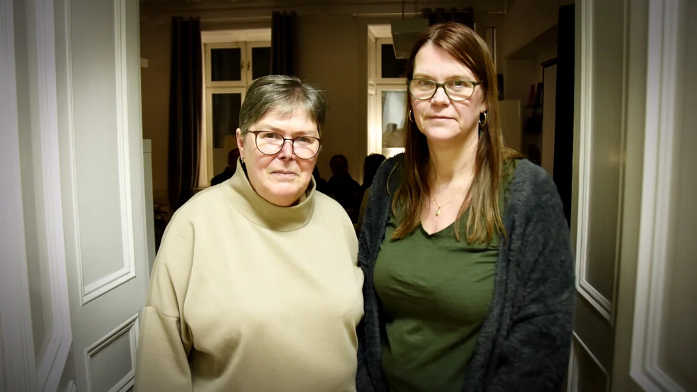 Eva Eriksson och Åsa Fredby, FMN i Luleå, vill att fler anhöriga ska hitta till deras möten. "Det blir lite lättare att bära när man får dela det jobbiga med andra", säger Eva.