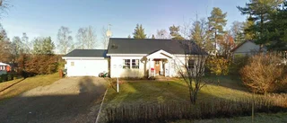 Nya ägare till 80-talshus i Rolfs, Kalix - 1 450 000 kronor blev priset