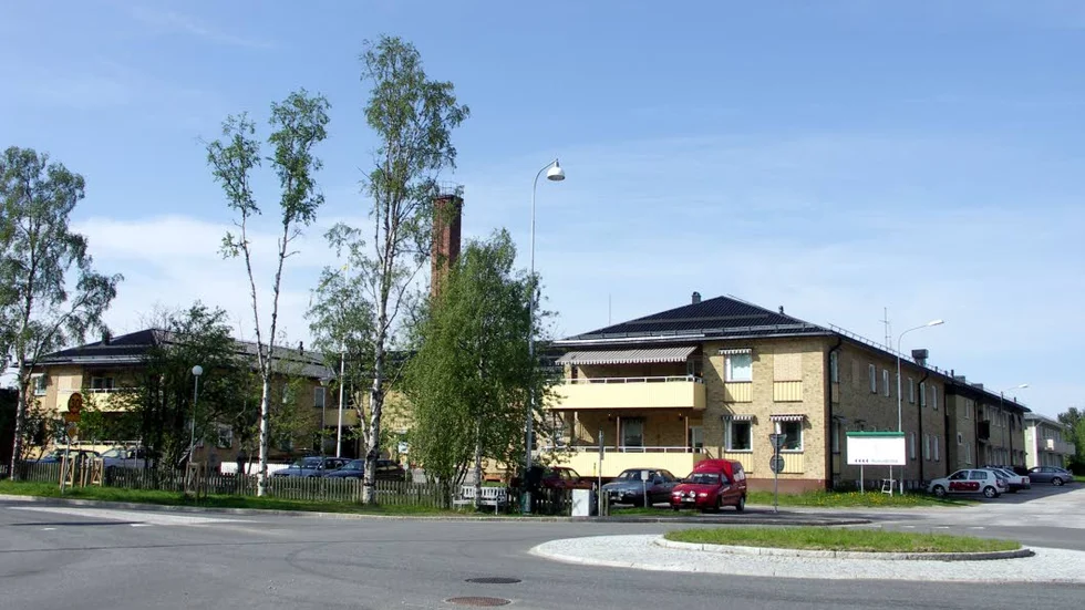 UNDERSKOTT. Socialnämnden i Jokkmokk dras med stora underskott och måste hitta sätt att spara pengar. Tjänstemännen har lagt fram ett drastiskt förslag som bland annat pekar på hur många miljoner kronor som skulle sparas in om äldreboenden i Vuollerim och Porjus läggs ned.