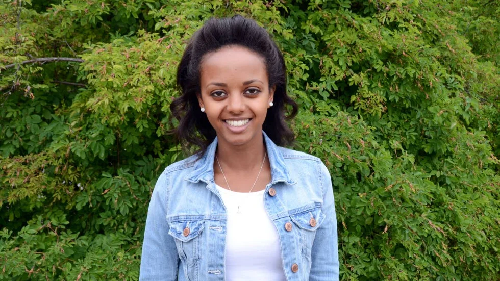 ENTREPRENÖR. Kisanet Tesfaghabir, 20, kom till Sverige som ensamkommande flyktingbarn för tre år sedan. I dag driver hon en egen tolkningstjänst och vann tidigare i år SM-guld i Ung Företagsamhet.