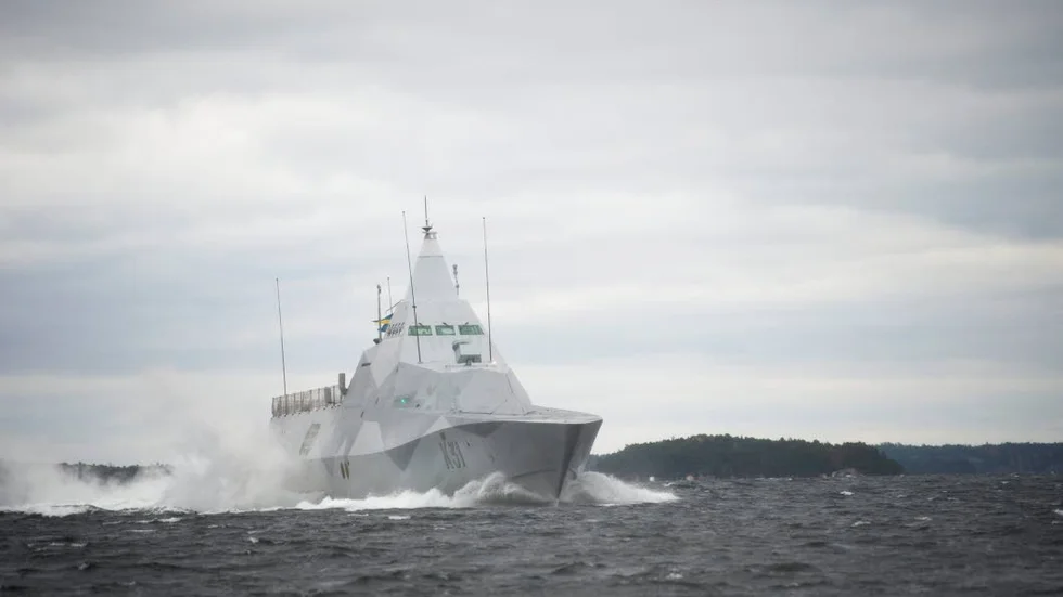 PÅ SPANING. Kustkorvetten HMS Visby på väg från spaningsområdet i Nämdöfjärden i Stockholms skärgård.