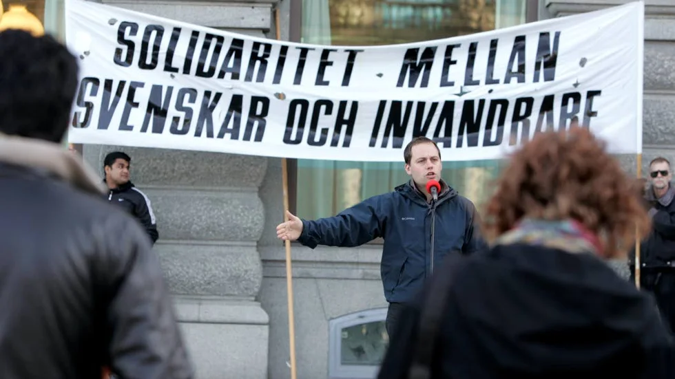 MÄRKLIGA REGLER. Kvinnan i Uppsala ska utvisas eftersom hon inte beviljats arbetstillstånd i Sverige. Enligt lagen ska man ha haft en anställning i ett halvår före sin ansökan. Sara haR haft två anställningar.  Migrationsdomstolen tolkar lagen som att man ska ha haft en enda anställning och ansåg därför att Sara inte uppfyllde lagens krav.