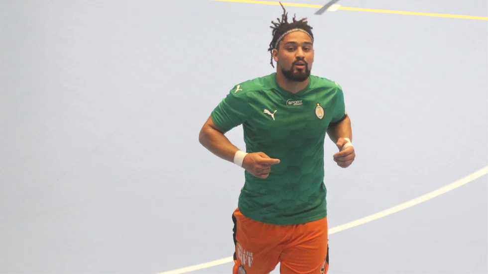 Isam Abassis AFC har ett tufft läge i SFL.