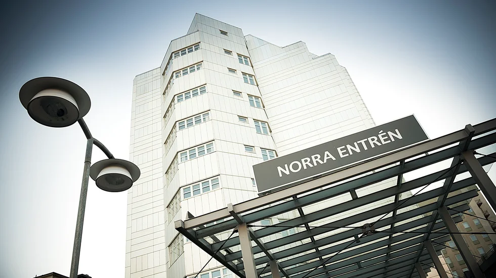 Kvinnan fördes till Norrlands universitetssjukhus i Umeå, men hennes liv gick inte att rädda.