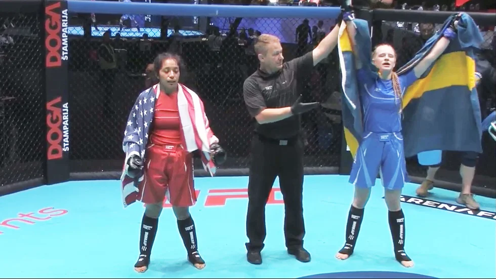 Emma Schiöler jublar efter sin vinst i kvartsfinalen.
