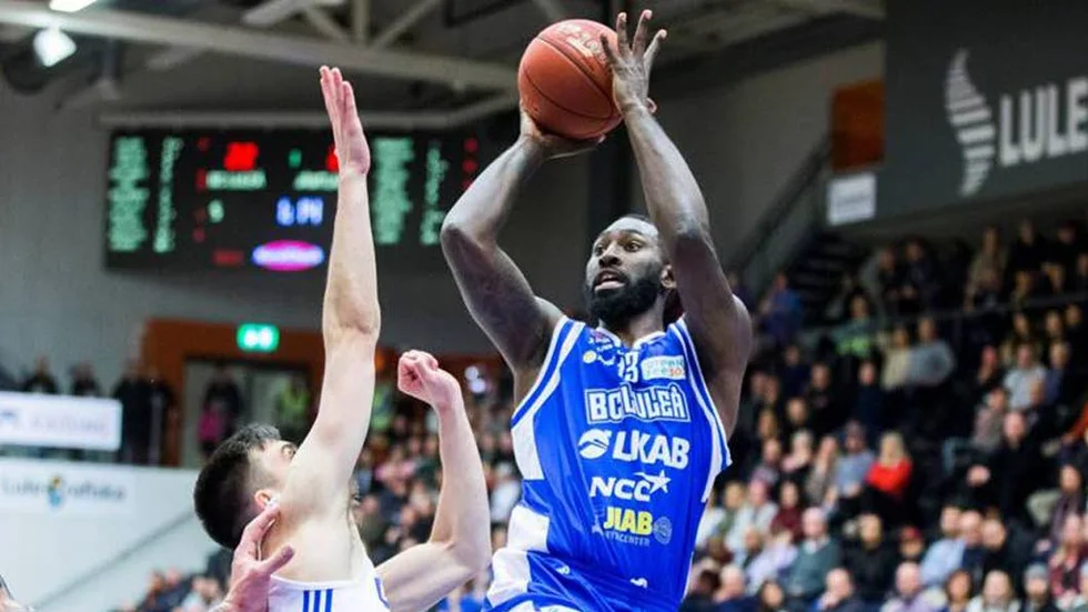 "Allt gick runt i mitt huvud i början. Jag försökte passa in, men det var inte lätt. Jag kände mig inte bekväm", säger Tristan Spurlock.