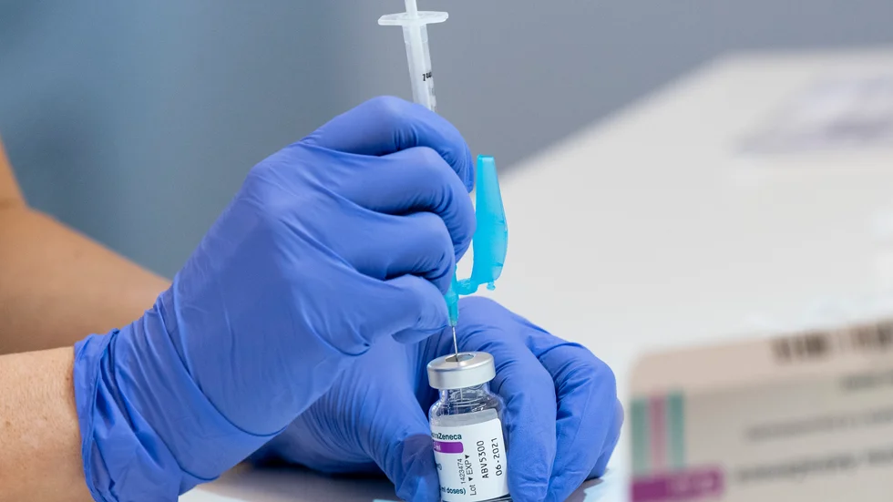 Ivo kritiserar Region Värmland efter att en kvinna fått Astra Zenecas vaccin i stället för Pfizers. Arkivbild.