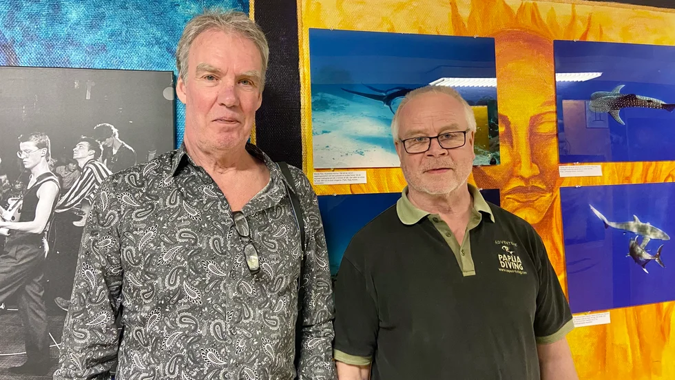 Vännerna och fotograferna Lasse Johansson och Jan-Erik "Janne" Andersson. Jan-Erik Andersson och Lasse har varit vänner i över 40 år, varför de valt att göra fotoutställningen tillsammans. "Att blanda fotografistilar kan lockar också en större målgrupp", säger Johan. 
