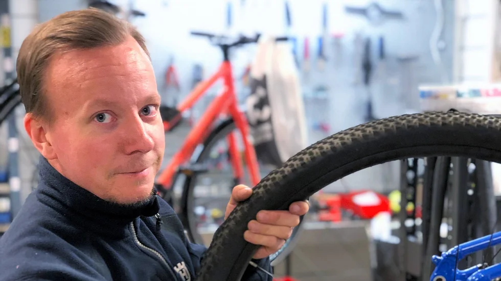 Christoffer på Motorsport Västervik menar att hela upplevelsen av att cykla blir bättre om man har rätt cykel.