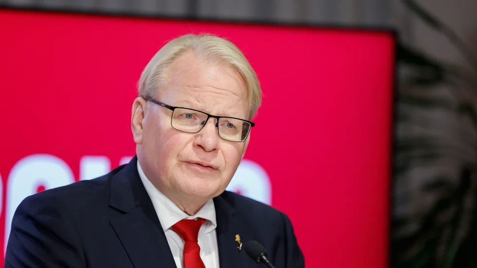 Peter Hultqvist (S) KU-anmäler statsminister Ulf Kristersson (M).