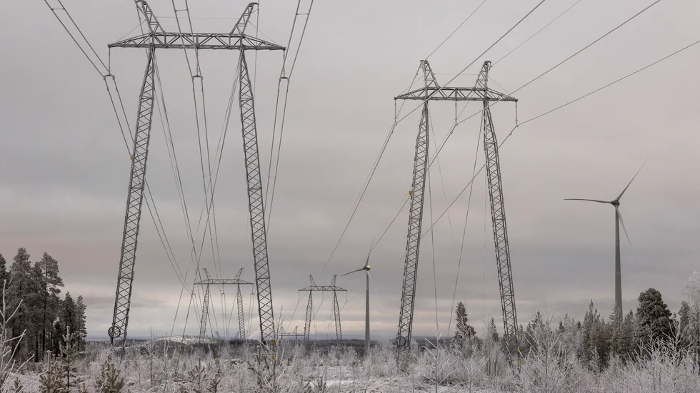 Enköpings politiker - kräv att kabel grävs ner, godkänn inget annat alternativt, skriver en Fjärdhundrabo i sin insändare.