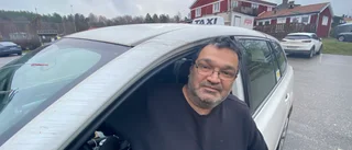 Nyinflyttade Omid, 52, kör taxi i Stjärnhov – första på 20 år: "Får se om det finns intresse" ✓Gammal kollega varnar