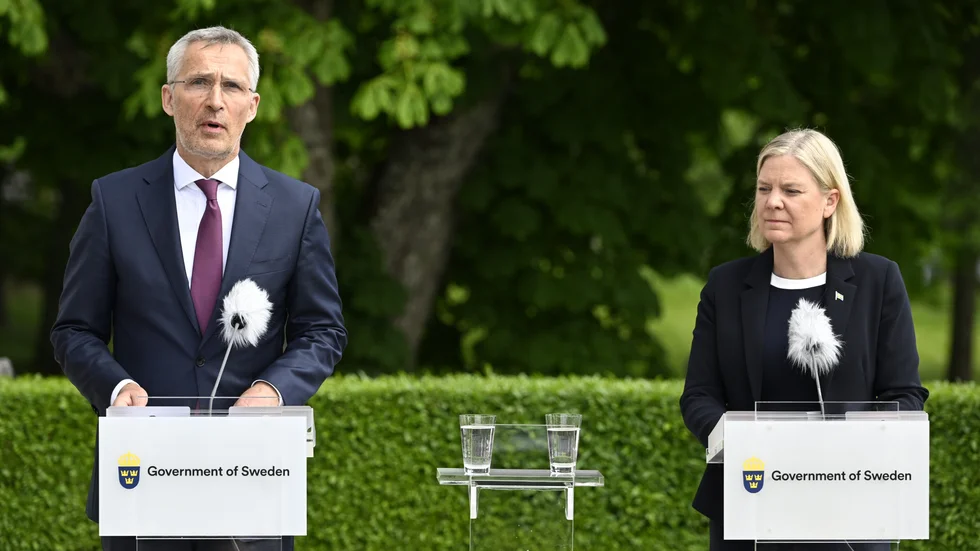 Sveriges Natoansökan har haft stor påverkan på bilden av Sverige utomlands, enligt Svenska institutet. På bilden syns tidigare statsminister Magdalena Andersson (S) och Natos generalsekreterare Jens Stoltenberg under ett möte på Harpsund i juni i fjol.