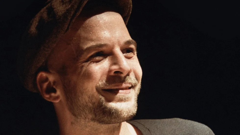 Nils Frahm är ute på ett världsomspännande musikprojekt. I lördags kom det till Uppsala och UKK. 
